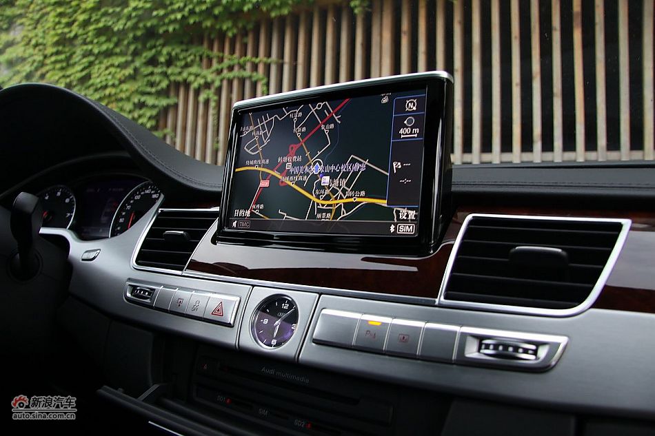 新浪汽车体验试驾奥迪A8L W12-内饰功能