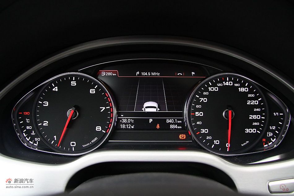新浪汽车体验试驾奥迪A8L W12-内饰功能