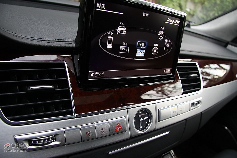 新浪汽车体验试驾奥迪A8L W12-内饰功能