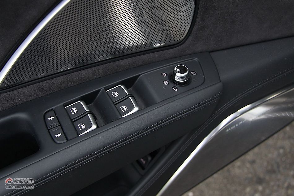 新浪汽车体验试驾奥迪A8L W12-内饰功能