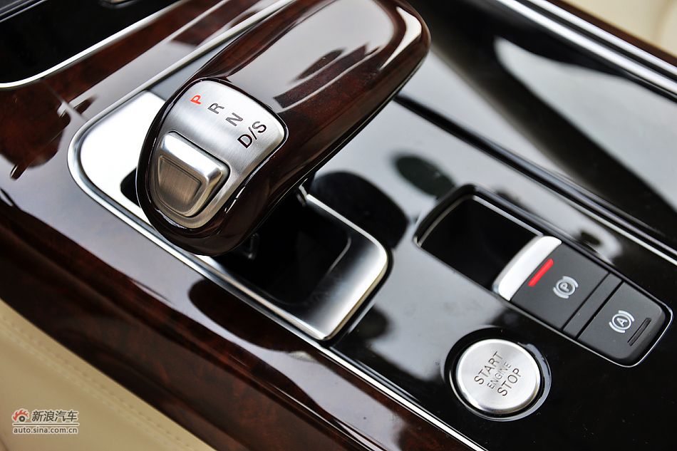 全新奥迪A8L内饰