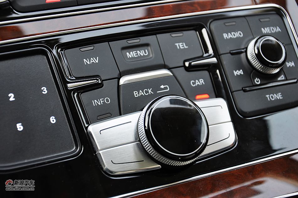 全新奥迪A8L内饰