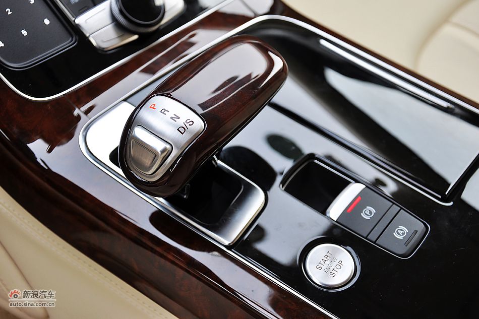 全新奥迪A8L内饰