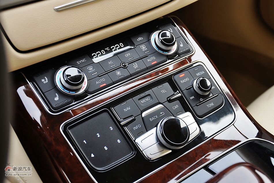 全新奥迪A8L内饰