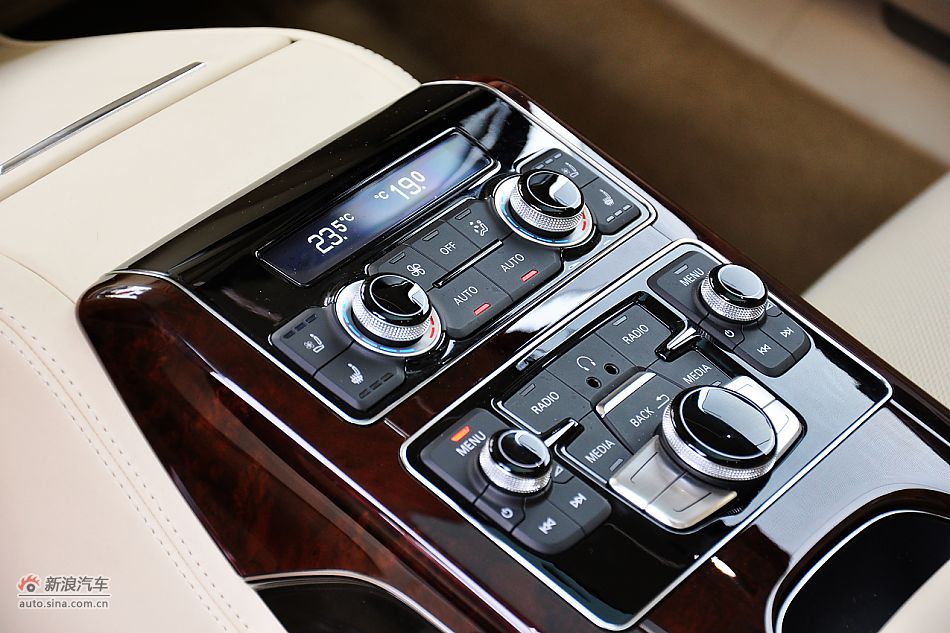 全新奥迪A8L内饰