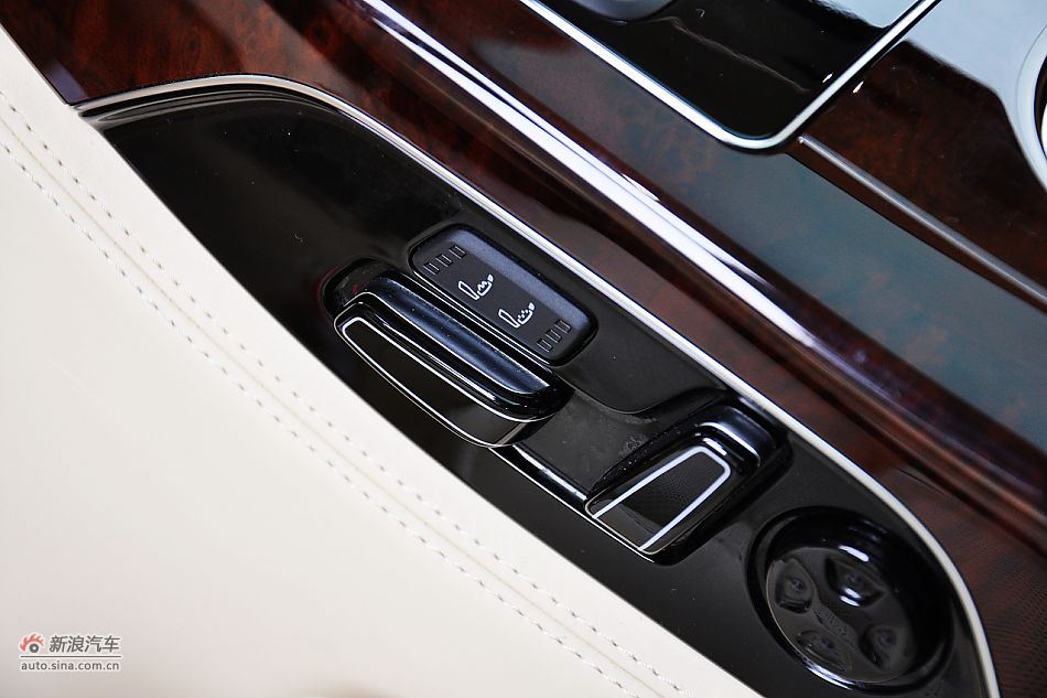 全新奥迪A8L内饰