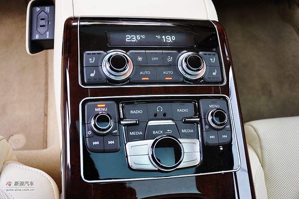 全新奥迪A8L内饰