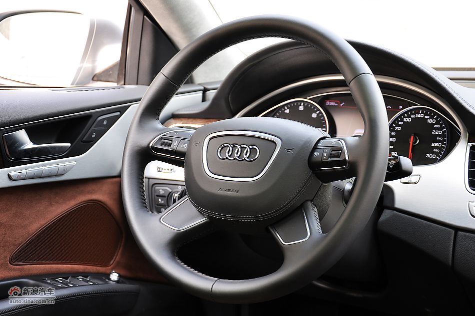 全新奥迪A8L内饰