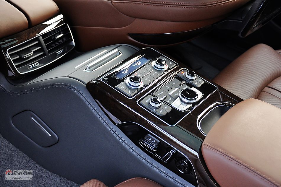 全新奥迪A8L内饰