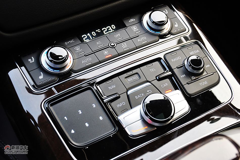 全新奥迪A8L内饰