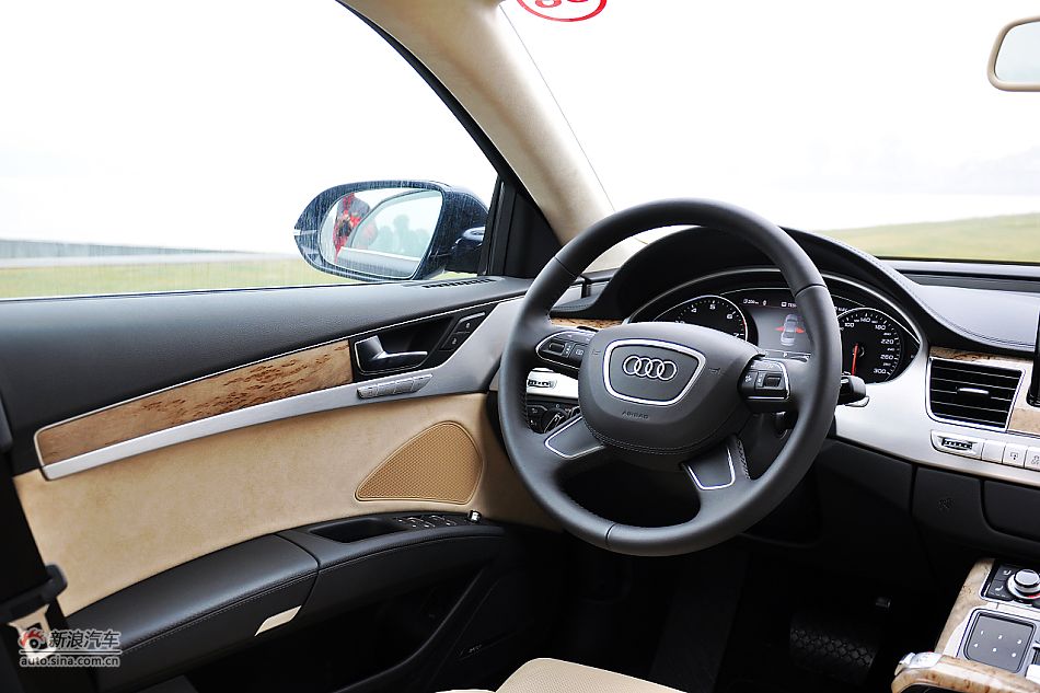 全新奥迪A8L内饰