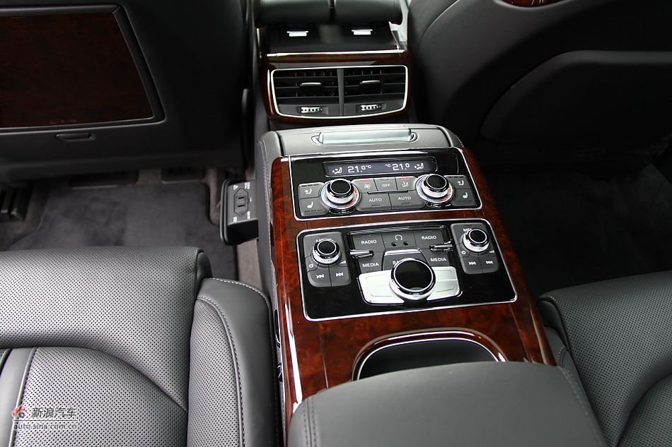 2011款A8L内饰