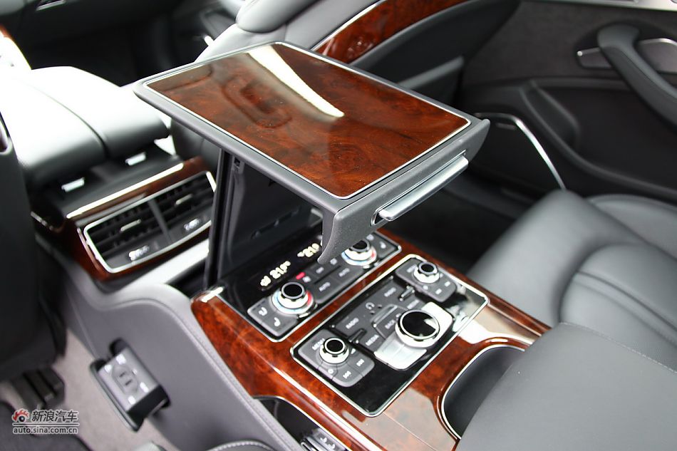 2011款A8L内饰