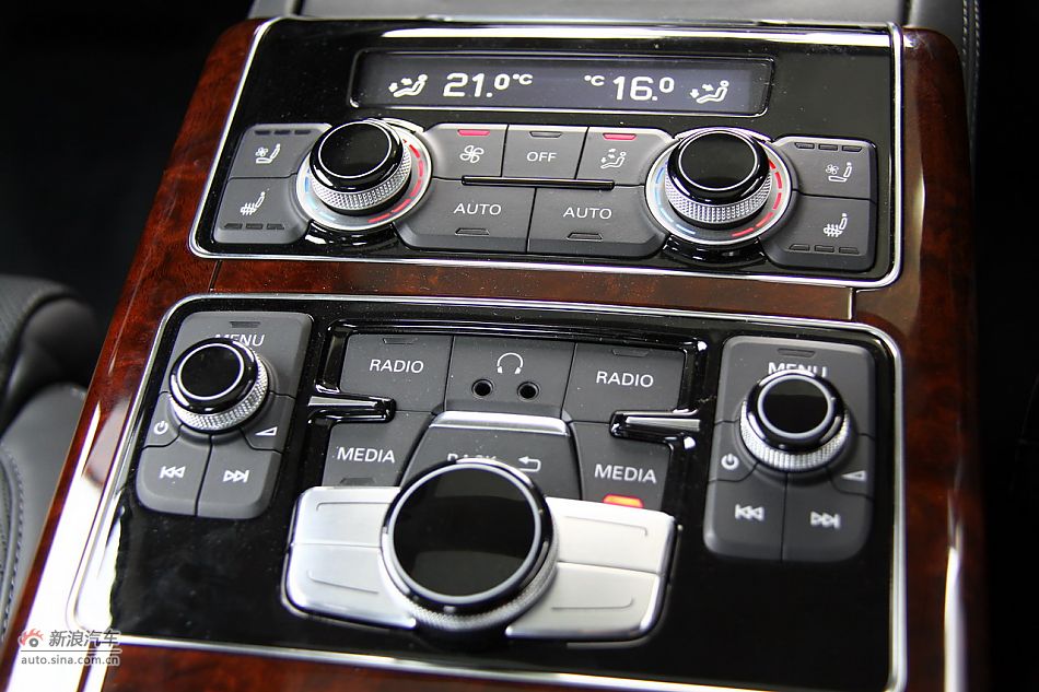2011款A8L内饰
