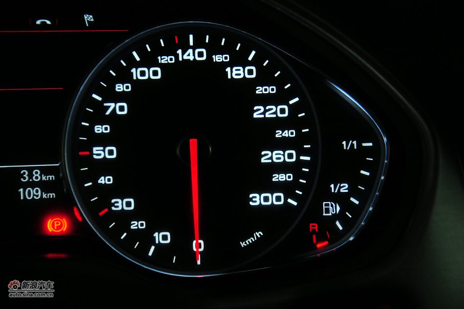 2011款奥迪A8L到店高清实拍