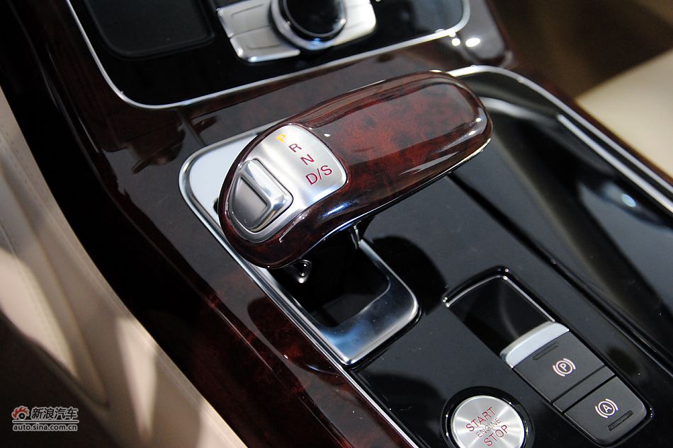 2011款奥迪A8L到店高清实拍