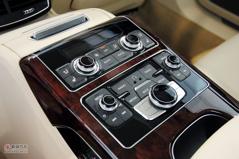 2011款奥迪A8L到店高清实拍