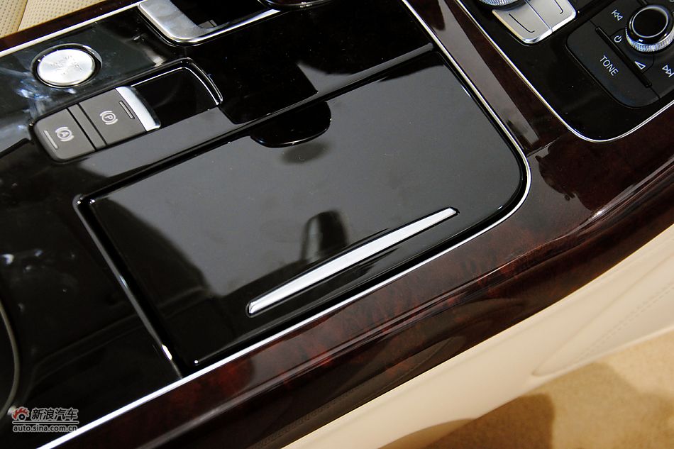 2011款奥迪A8L到店高清实拍