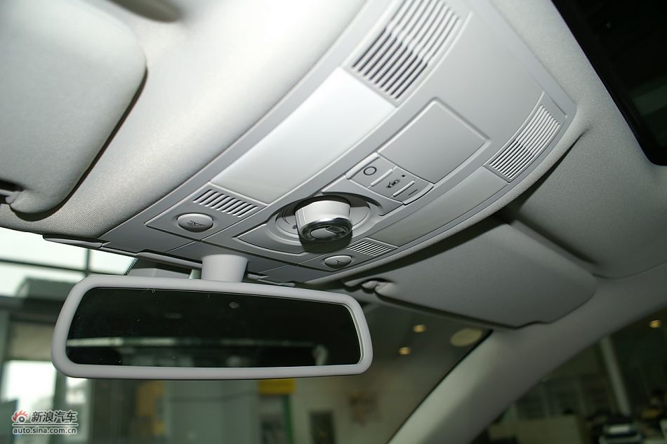 奥迪A8L2.8FSI标准型内饰