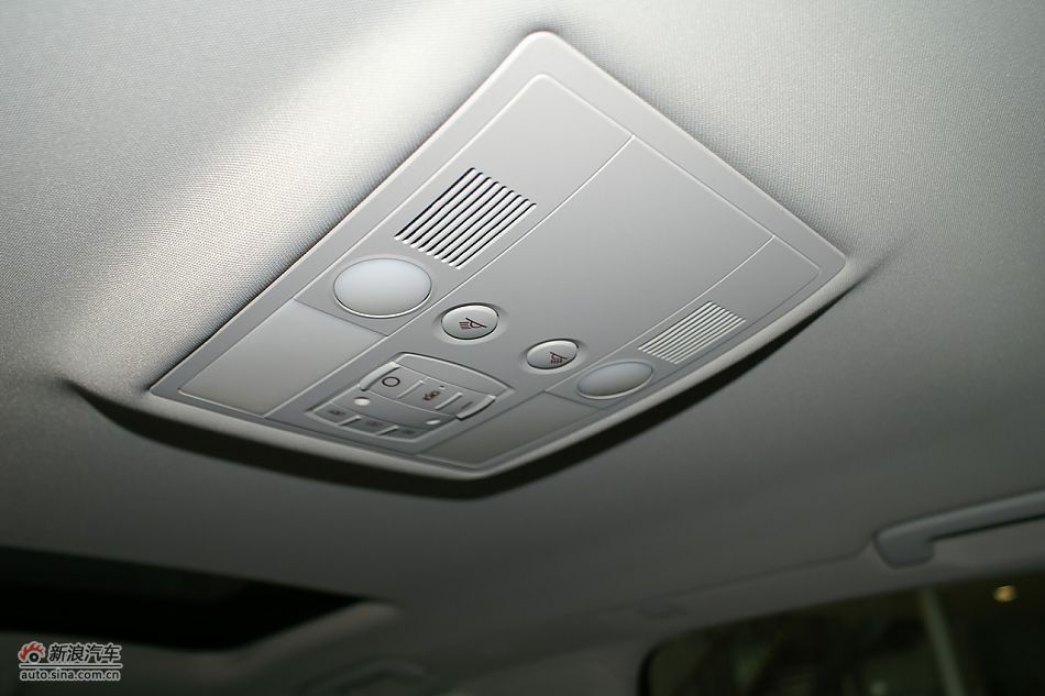 奥迪A8L2.8FSI标准型内饰