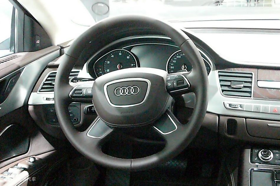 全新奥迪A8 4.2FSI quattro内饰实拍图