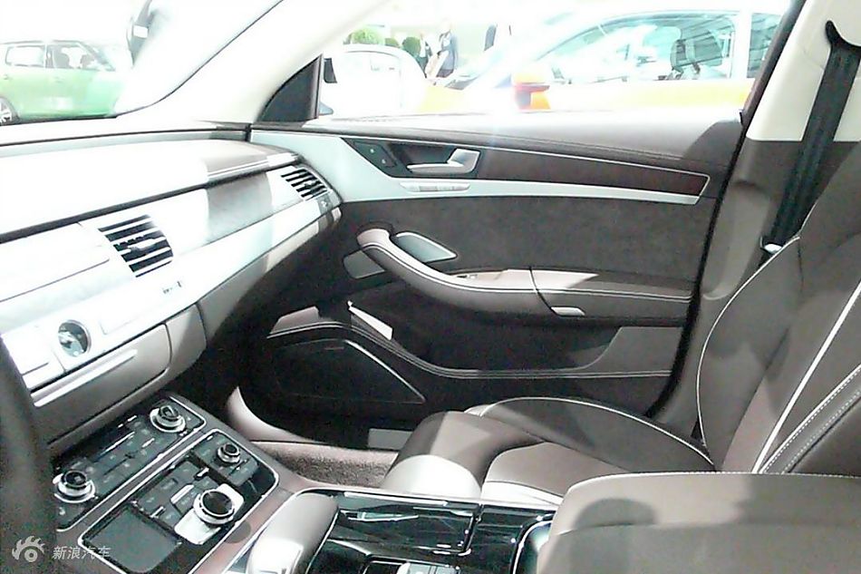 全新奥迪A8 4.2FSI quattro内饰实拍图