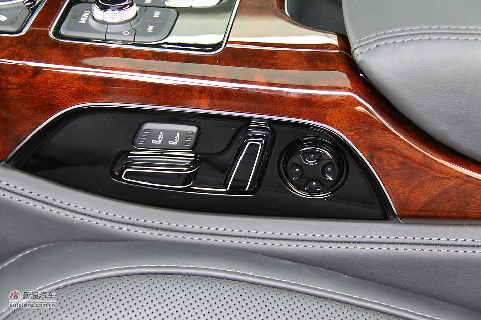2011款A8L内饰