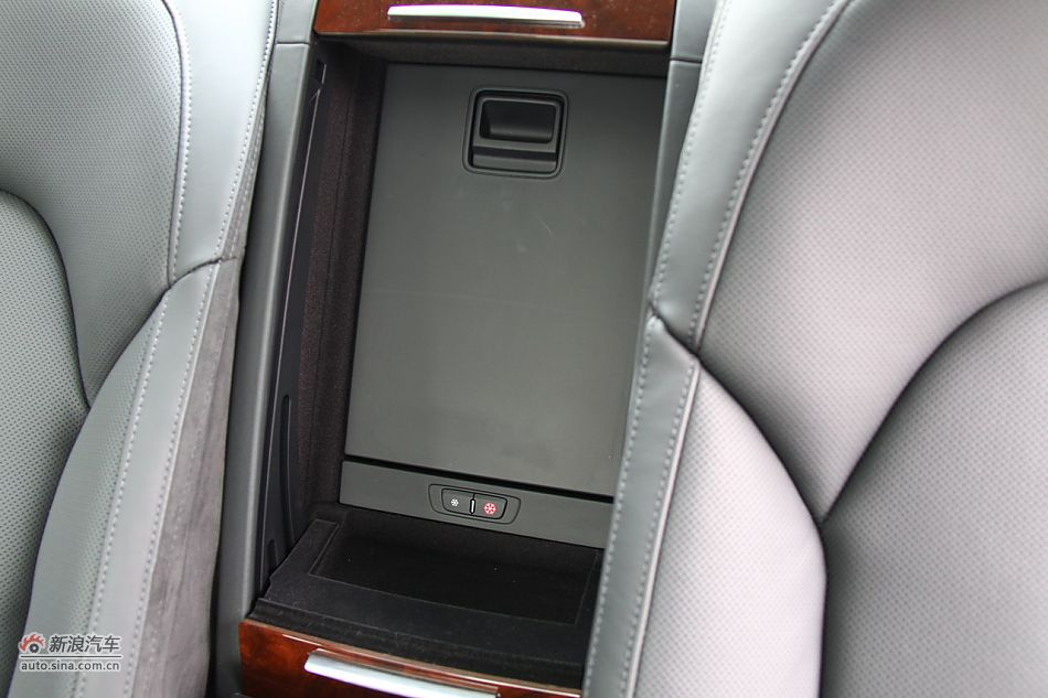 2011款A8L内饰