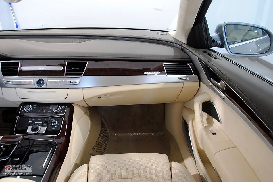 2011款奥迪A8L到店高清实拍