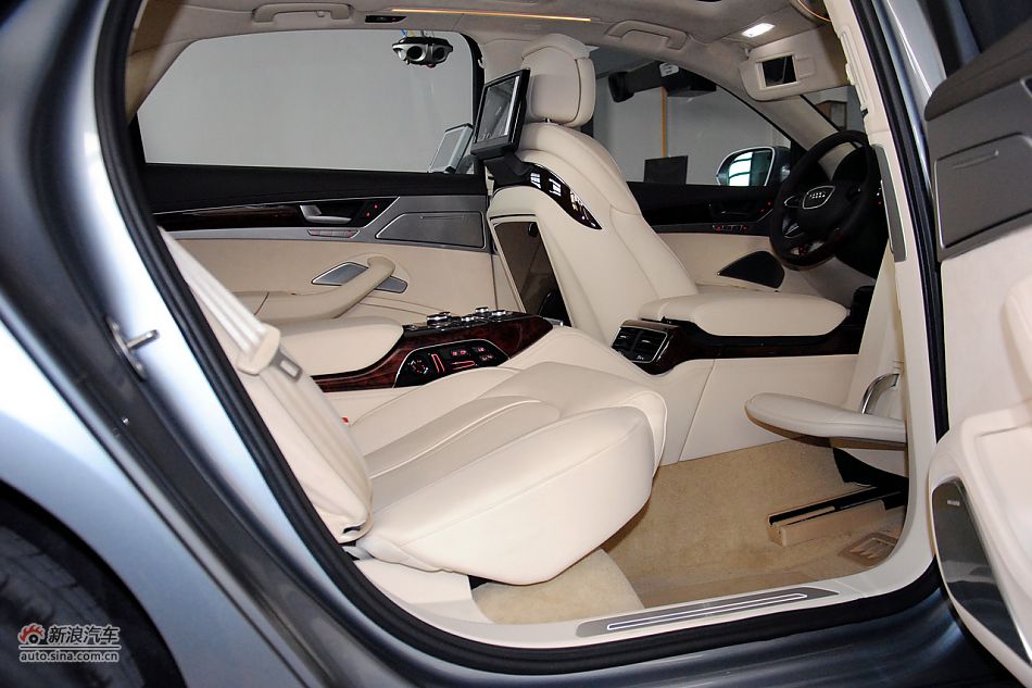 2011款奥迪A8L到店高清实拍