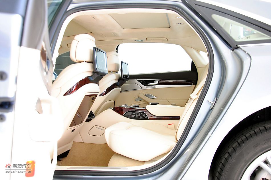 2011款奥迪A8L到店高清实拍