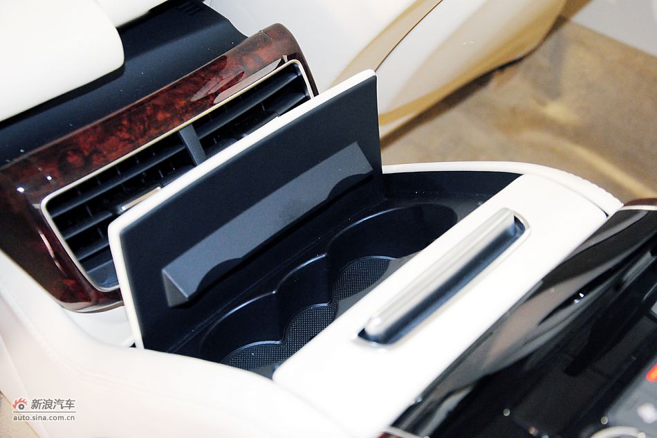 2011款奥迪A8L到店高清实拍