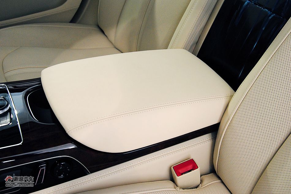 2011款奥迪A8L到店高清实拍