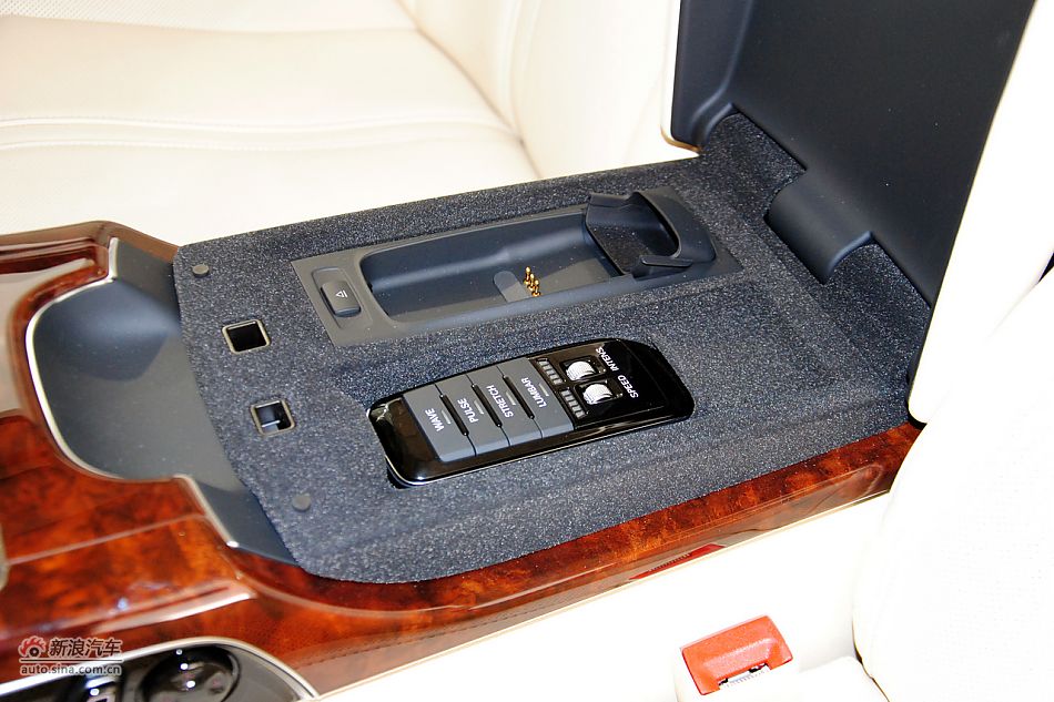 2011款奥迪A8L到店高清实拍