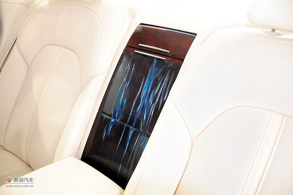 2011款奥迪A8L到店高清实拍