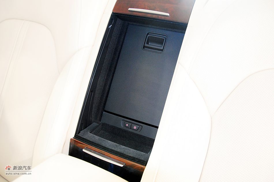 2011款奥迪A8L到店高清实拍