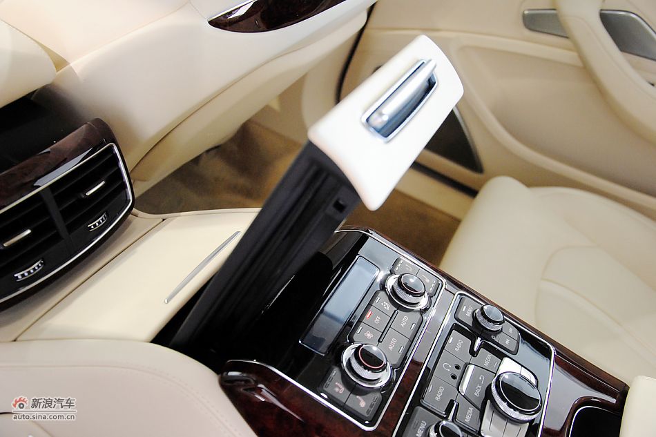 2011款奥迪A8L到店高清实拍