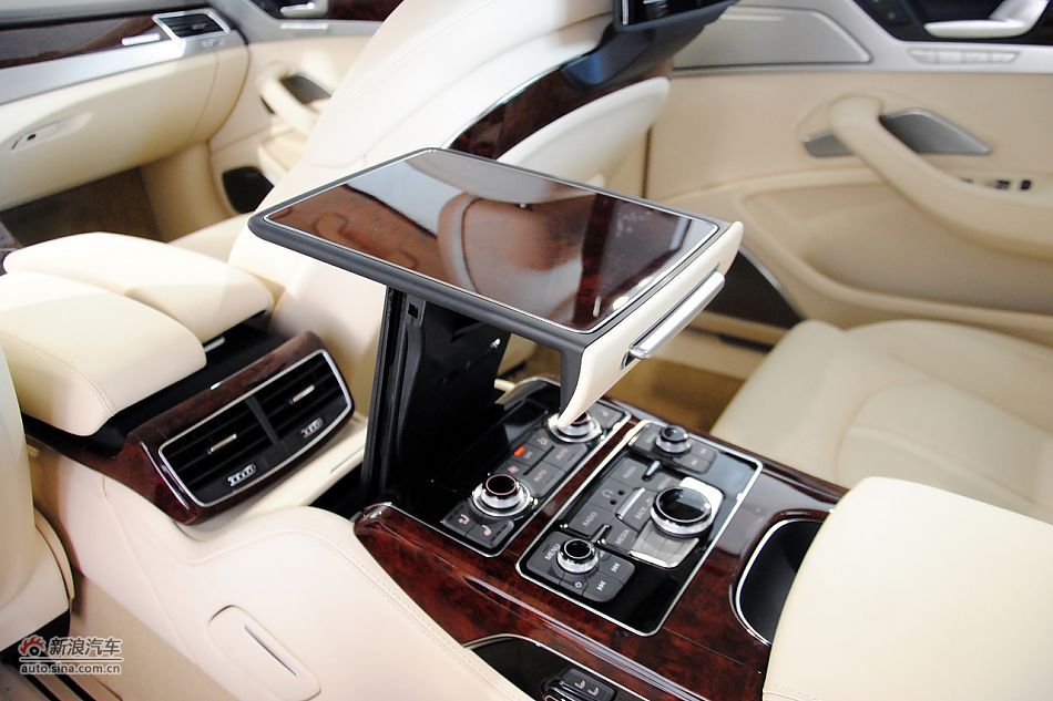 2011款奥迪A8L到店高清实拍