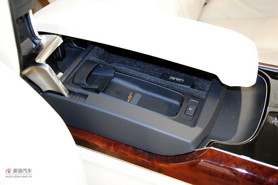 2011款奥迪A8L到店高清实拍