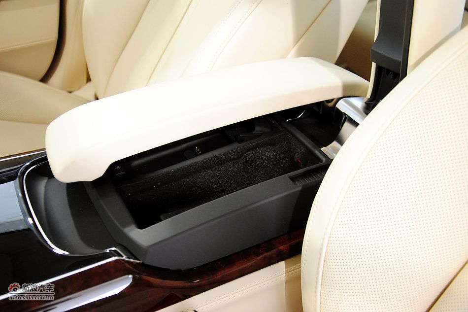 2011款奥迪A8L到店高清实拍