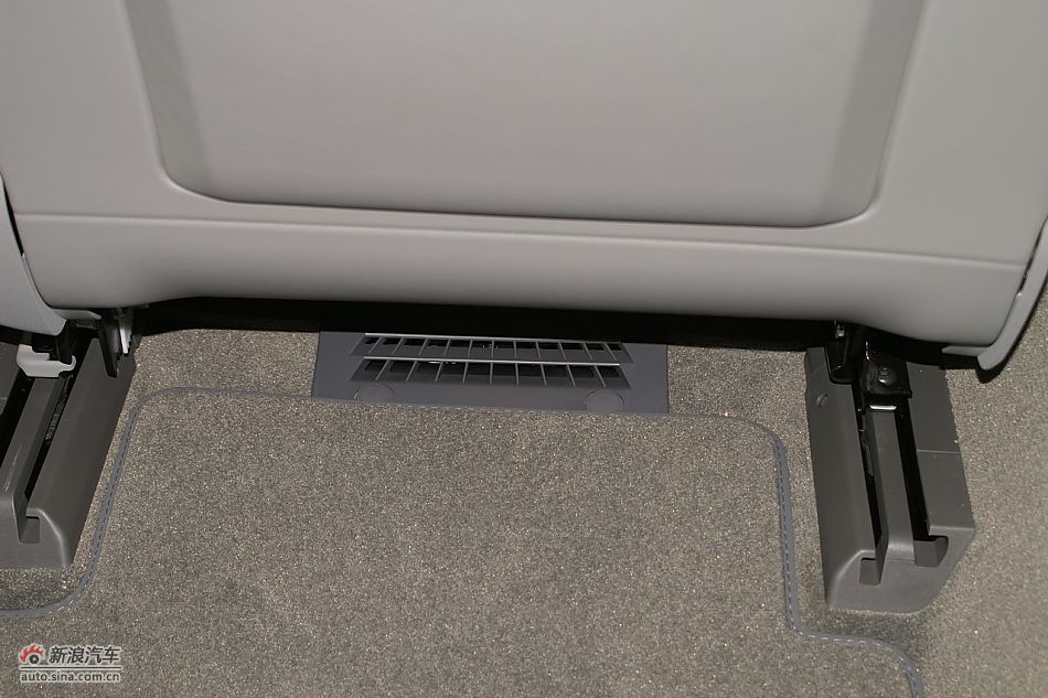 奥迪A8L2.8FSI标准型内饰