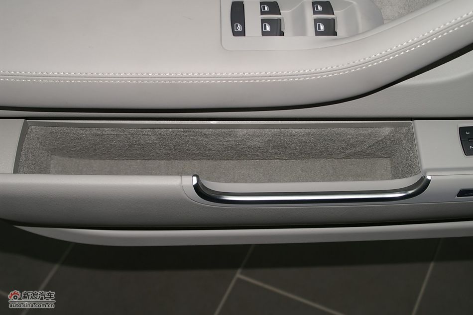 奥迪A8L2.8FSI标准型内饰