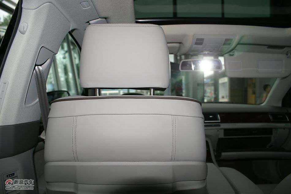 奥迪A8L2.8FSI标准型内饰