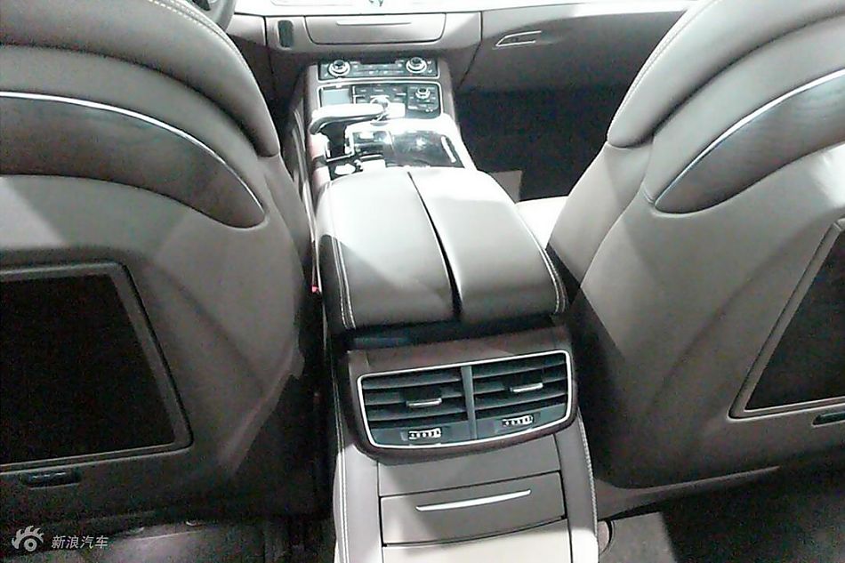 全新奥迪A8 4.2FSI quattro内饰实拍图