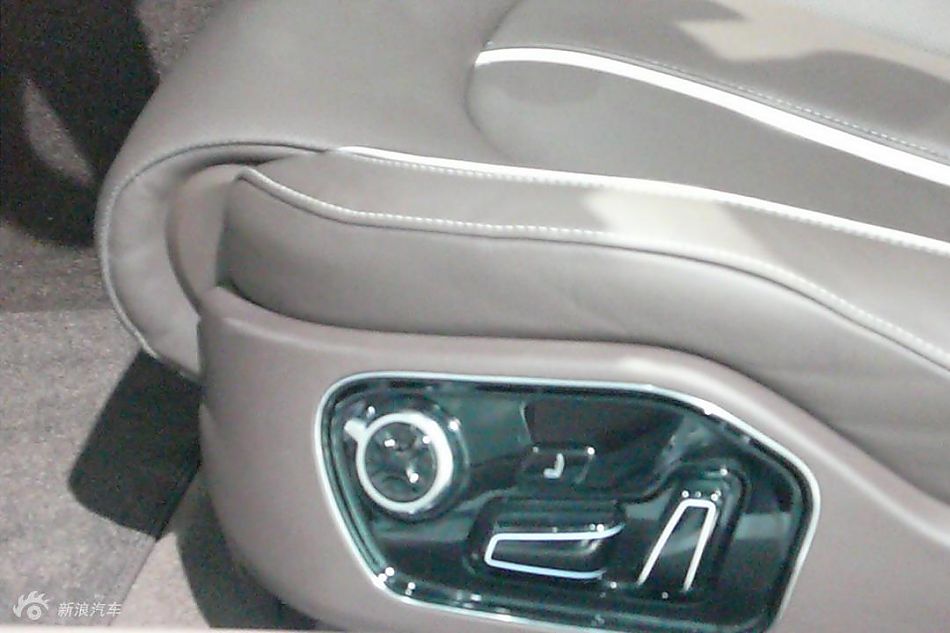 全新奥迪A8 4.2FSI quattro内饰实拍图