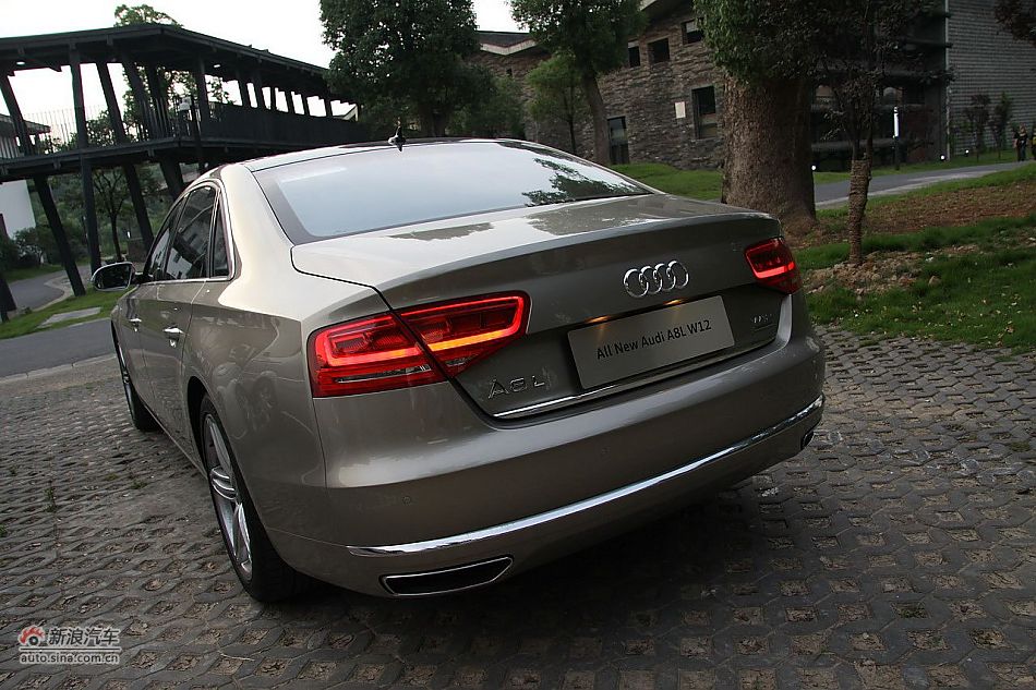 新浪汽车体验试驾奥迪A8L W12-其他细节