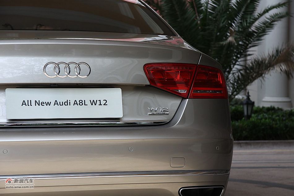 新浪汽车体验试驾奥迪A8L W12-其他细节