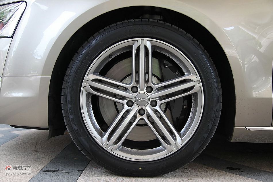 新浪汽车体验试驾奥迪A8L W12-其他细节