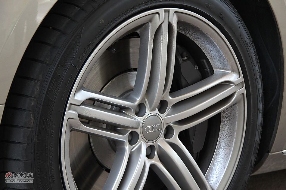 新浪汽车体验试驾奥迪A8L W12-其他细节