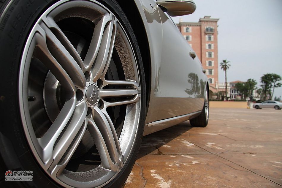 新浪汽车体验试驾奥迪A8L W12-其他细节